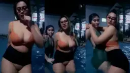 Miya Bareng Bestie di Kolam Renang Video by simontok