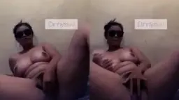 Dinny Sluv Colok Memeknya pake Alat Tulis Video by BebasIndo
