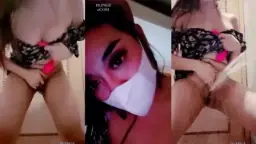 Miss Mega Squirt di Toilet Umum Ruang Publik Video by NoBokep