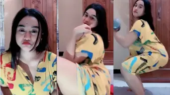 Host Berdaster Cantik Imut Goyang Hot Video by IXXX