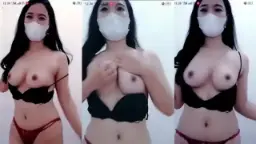 Miss Ruth Goyang Hot Sambil Remas Toket Video by BebasIndo