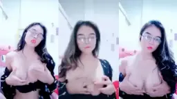 Riyanti Cantik Berkacamata Remas Toket Gede Video by IXXX
