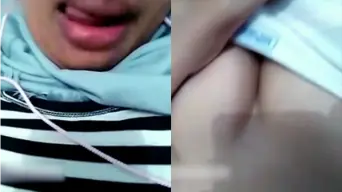 Cewek Hijab Melet Mainin Susu Video by IXXX