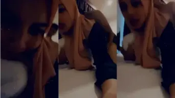 Cewek Hijab Ngewe Doggy di Hotel Video by Kompoz