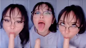 Terbaru Ambiyah Hoodie Biru Ngemut Dildo Video by PornTrex