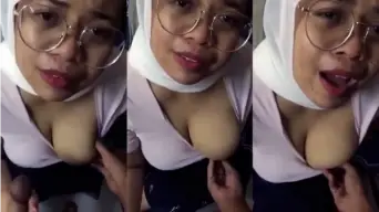 POV Hijab Tante Yana Handjob kontol Video by TXXX